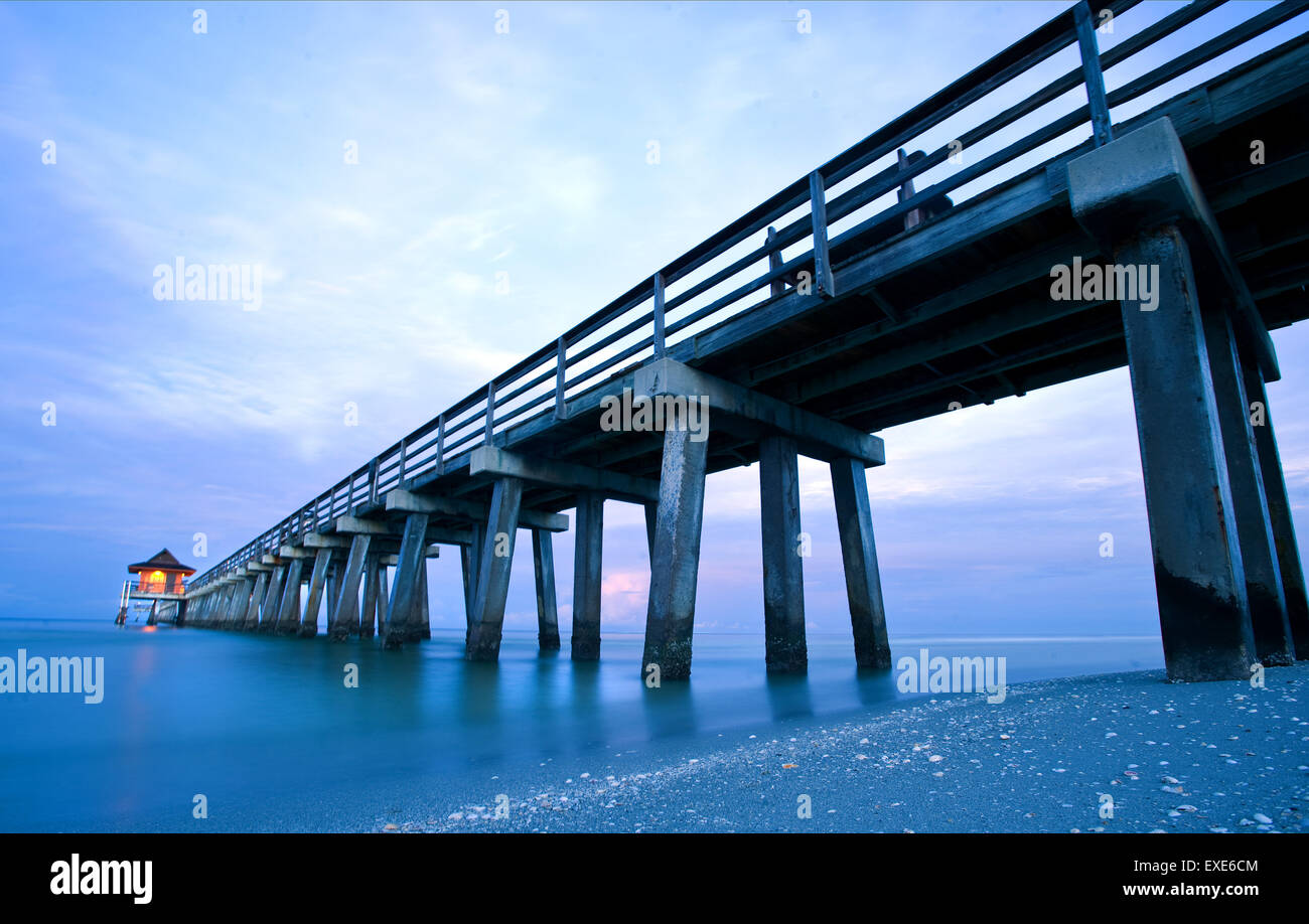 Naples, Florida Pier al amanecer. Foto de stock