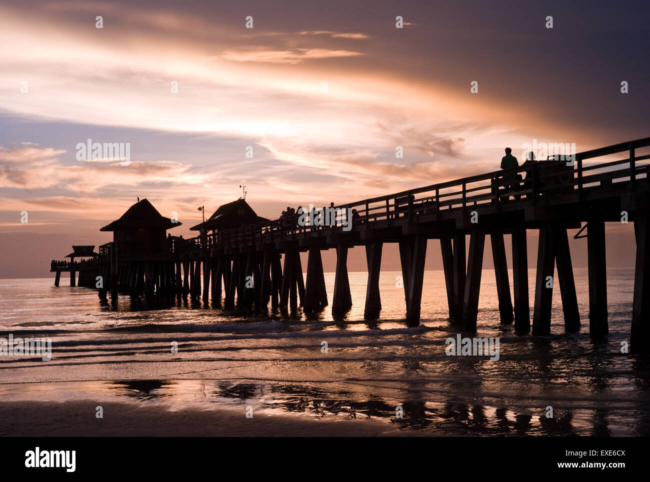 Naples, Florida muelle al atardecer Foto de stock