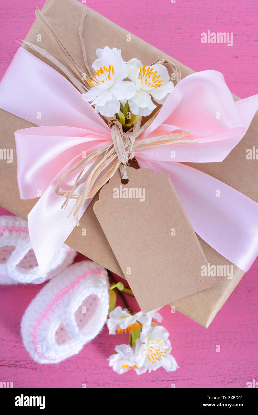 Papel de regalo de baby shower fotografías e imágenes de alta resolución -  Alamy