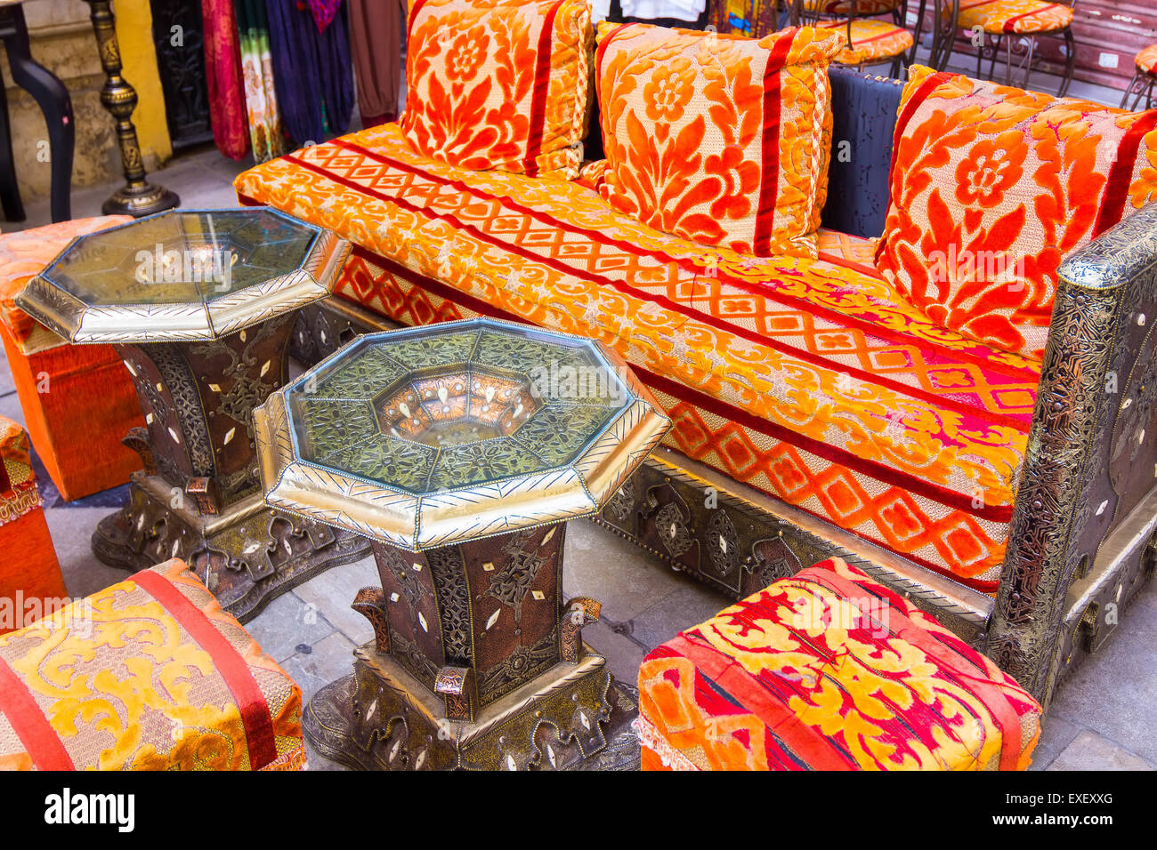Muebles de estilo árabe a sentarse para el té Foto de stock