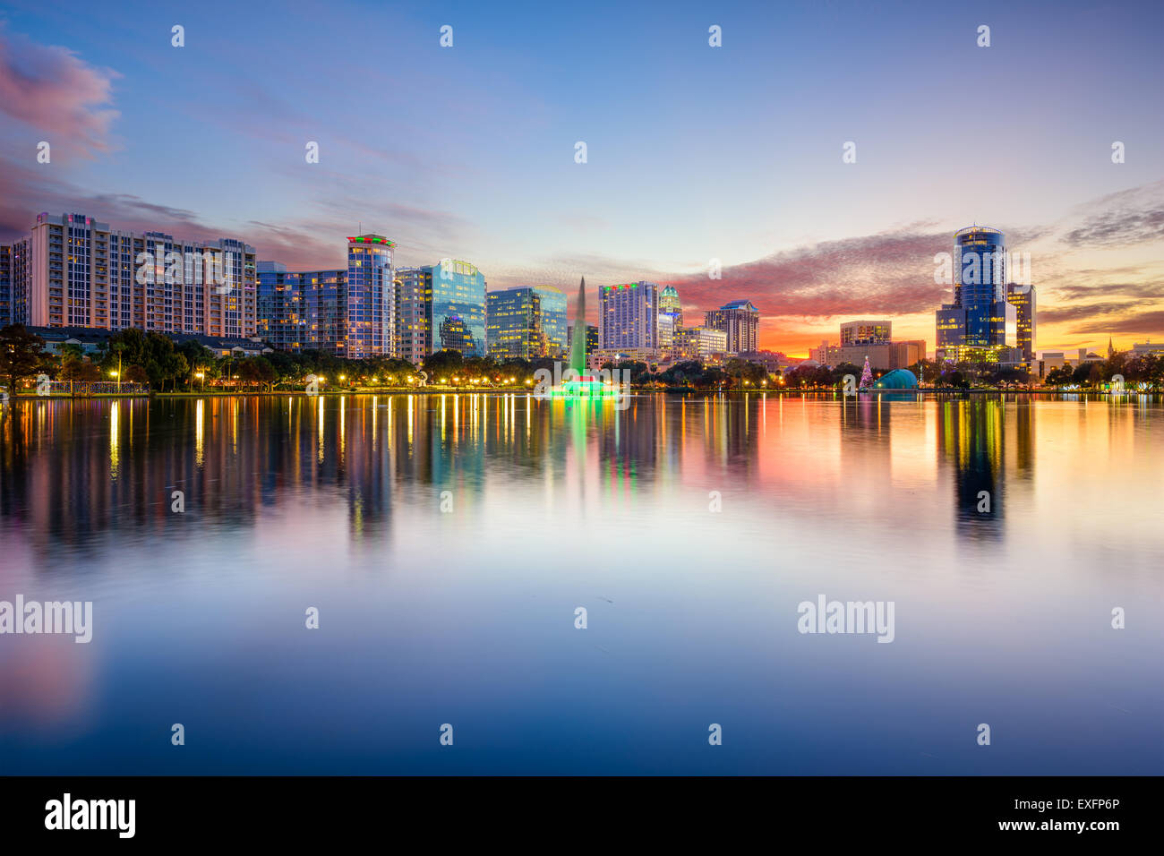 Orlando, Florida, EE.UU. el centro de la ciudad de Lake Eola. Foto de stock