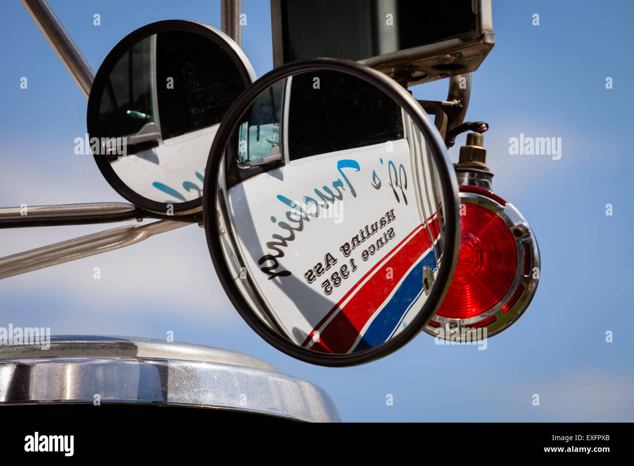 Espejos de camión fotografías e imágenes de alta resolución - Alamy