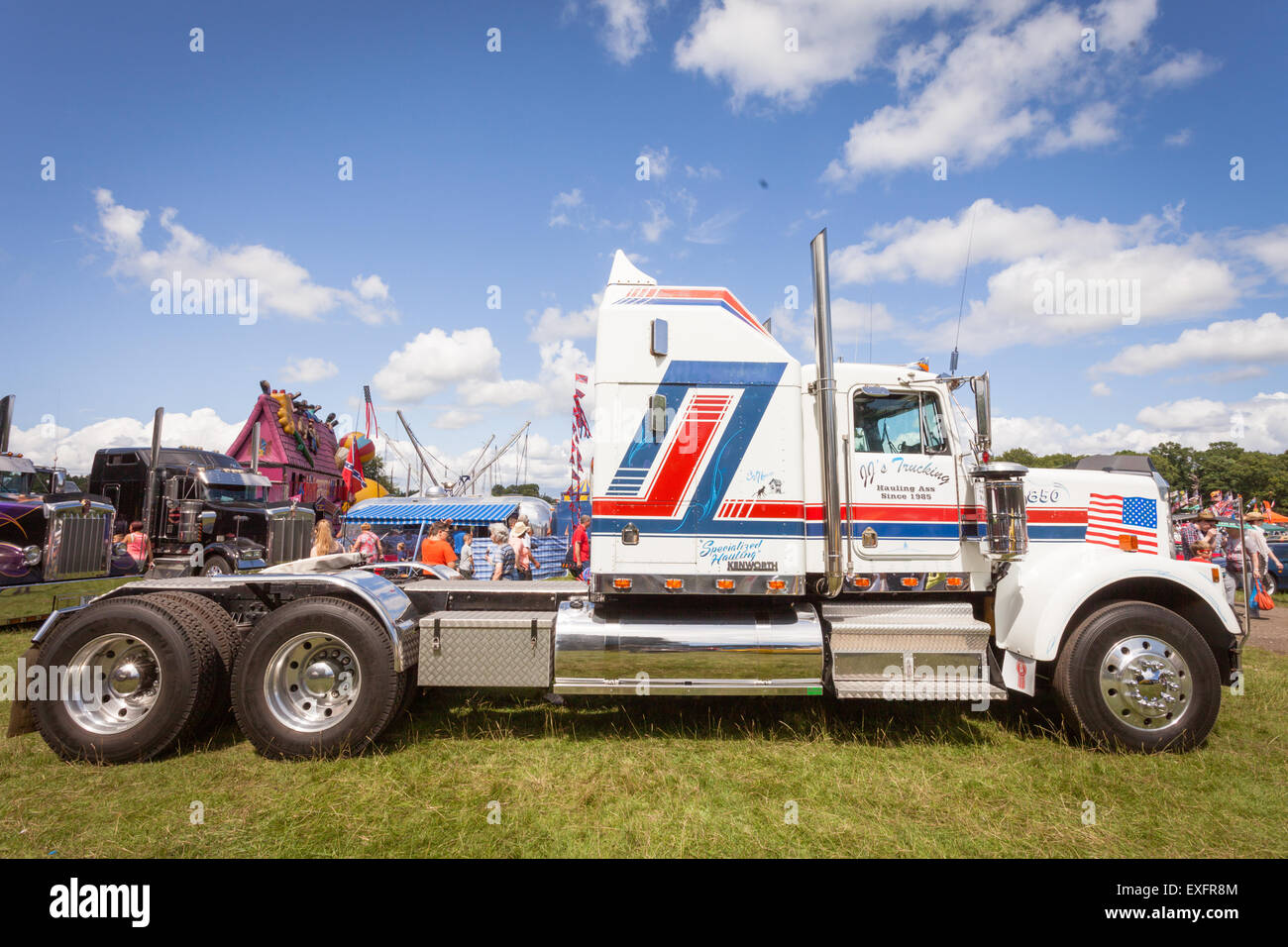 En la vista lateral de un camión en un vehículo clásico americano show, Tatton Park, Cheshire UK Foto de stock