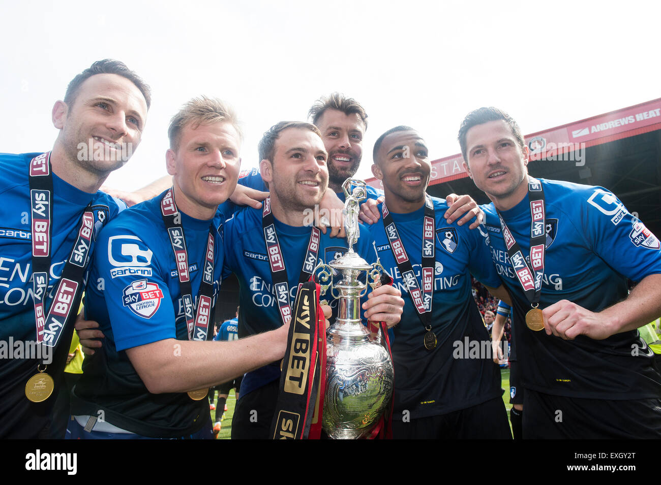 El AFC Bournemouth jugadores celebrar el triunfo en el Campeonato apuesta Sky Foto de stock