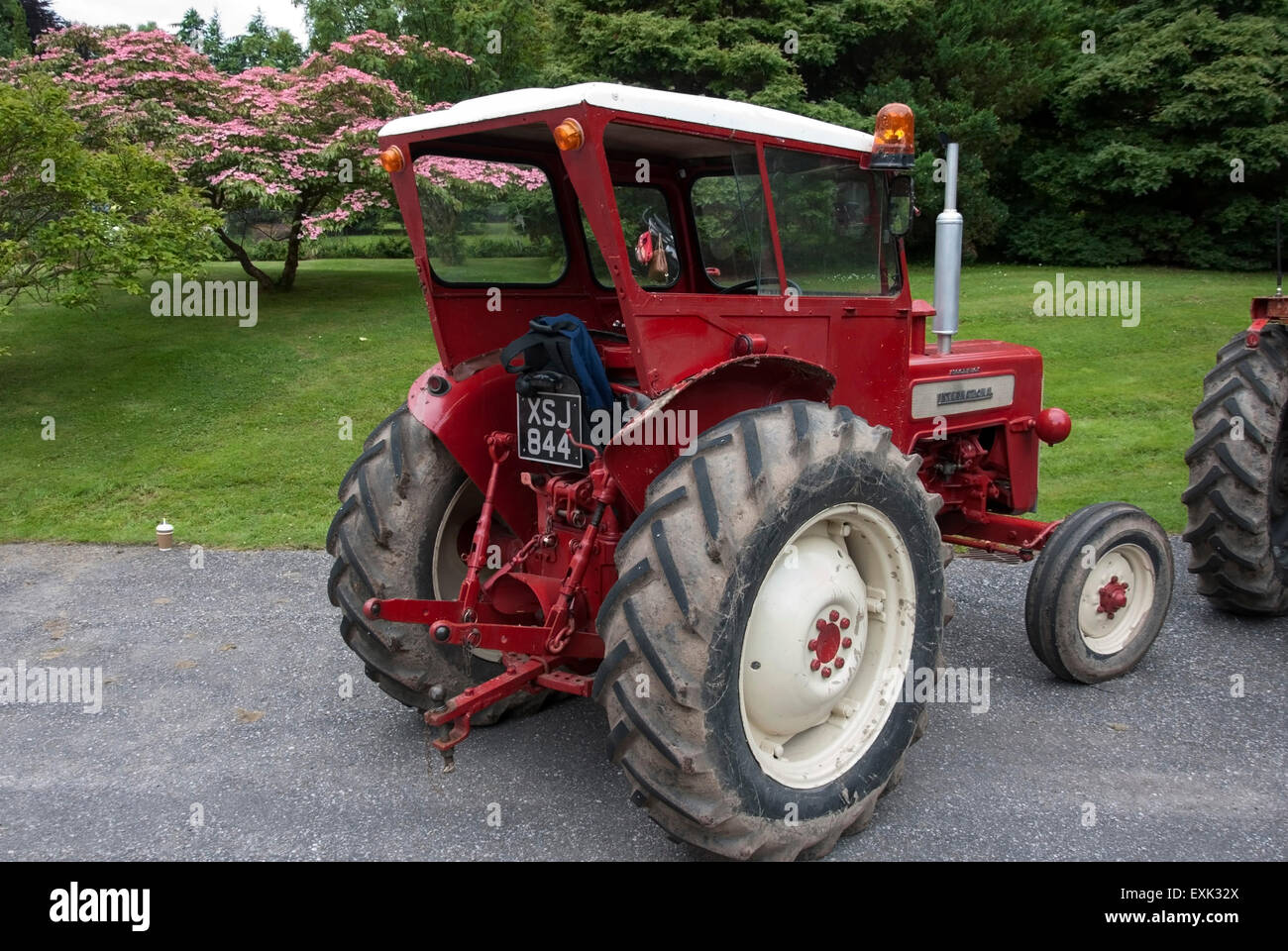 Cosechadora internacional b414 fotografías e imágenes de alta