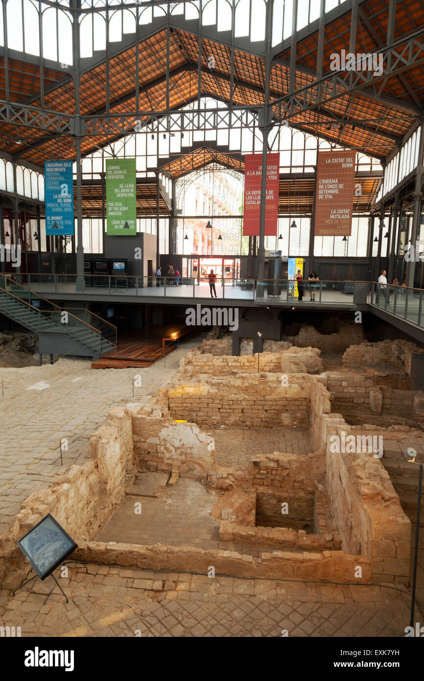 Las excavaciones en el interior de la CC de El Born, centro cultural, del siglo XVIII, en la Ribera del distrito de Barcelona, Barcelona, España Europa Foto de stock
