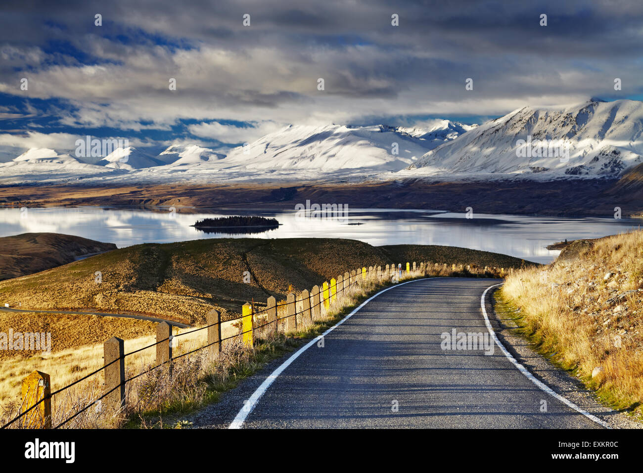 Sur de los Alpes y el Lago Tekapo, vista desde el Monte John, Mackenzie País, Nueva Zelandia Foto de stock