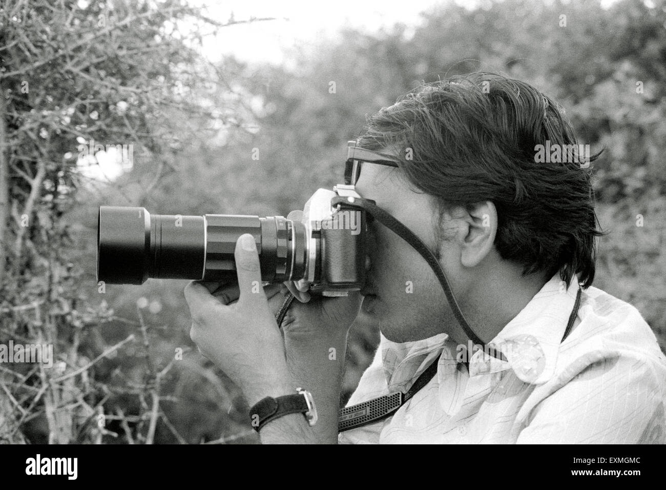 Fotógrafo de Jagdish Agarwal tomando una fotografía fundador Dinodia Photo Library Mumbai India - lanzamiento del modelo Foto de stock
