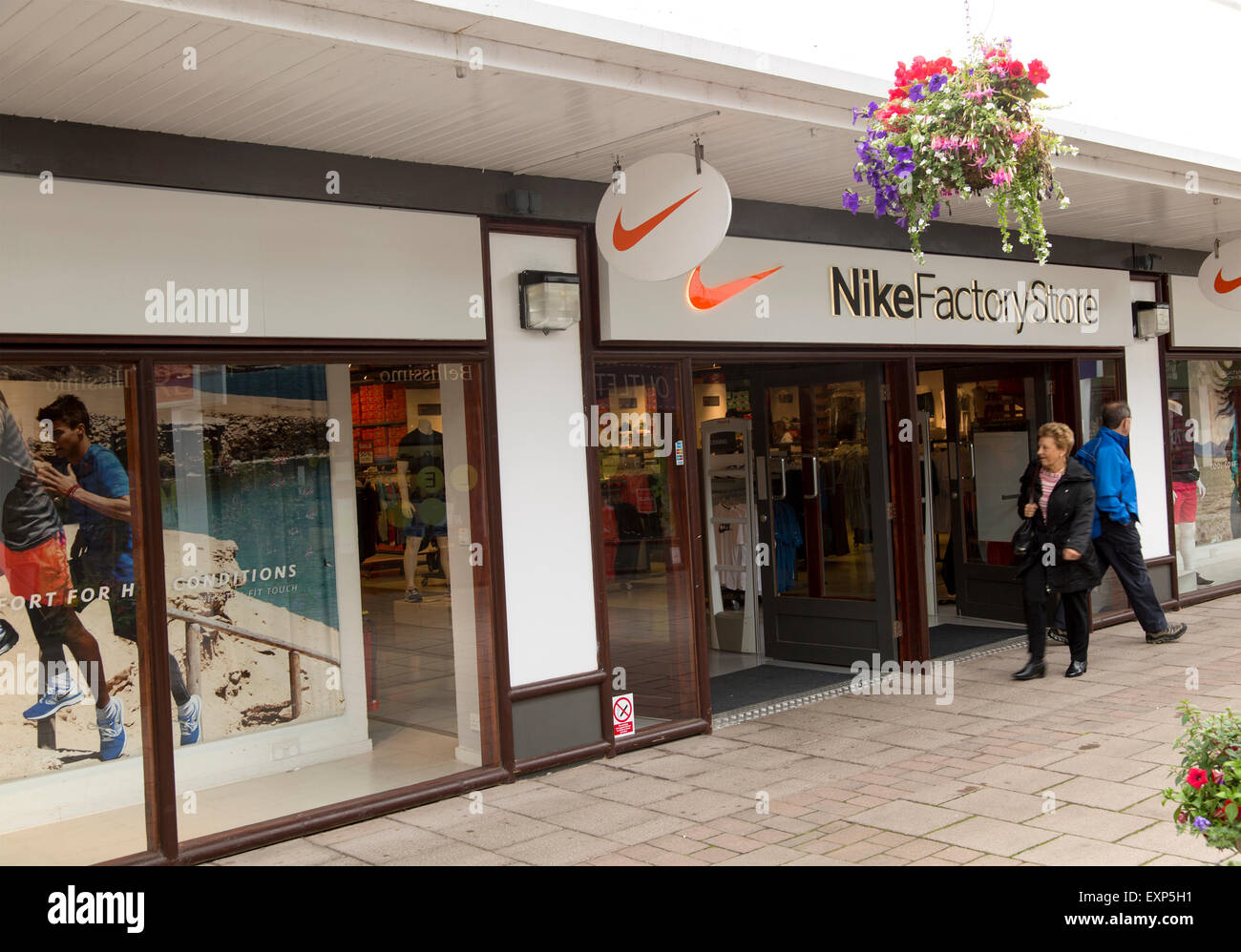 Nike Factory Store, Festival Park shopping center, Ebbw Blaenau Gwent, al sur de Gales, Fotografía de stock - Alamy