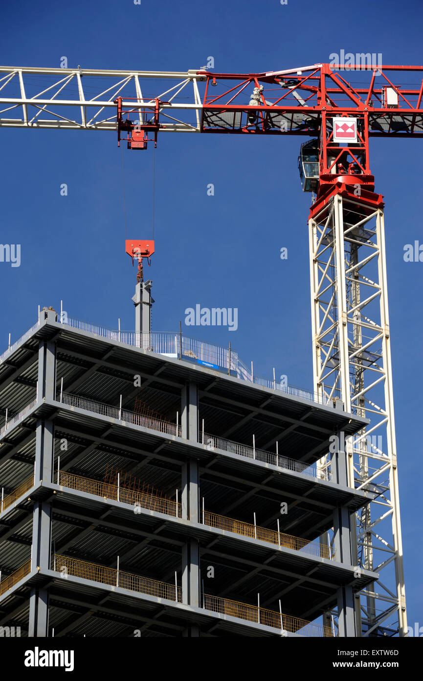 Grúa, sitio de construcción, Viale Europa, EUR, Roma, Italia Foto de stock