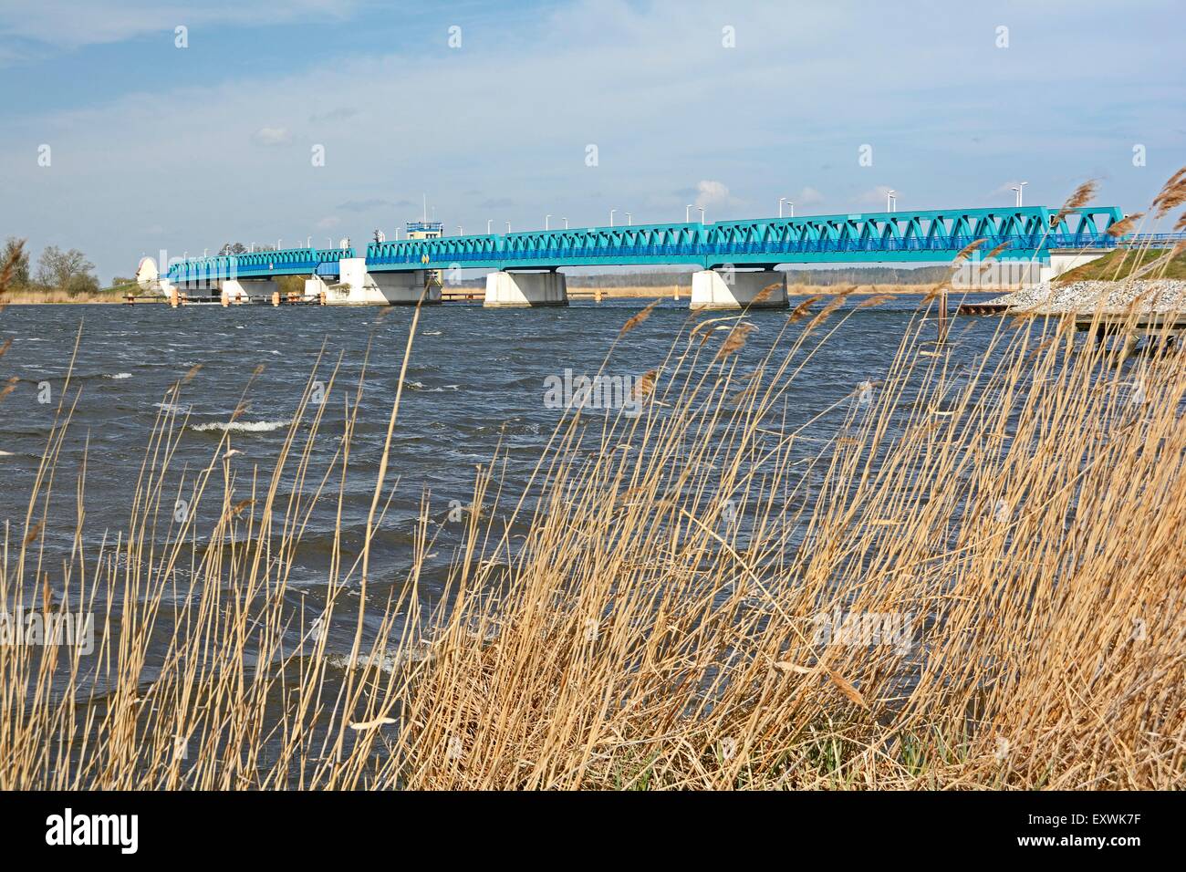 Puente sobre Zecherin Peenestrom, Usedom, Mecklemburgo-Pomerania Occidental, Alemania, Europa Foto de stock