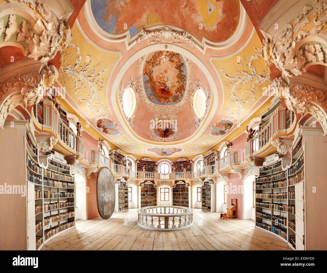 La antigua biblioteca, abadía de san Mang, Fuessen, Baviera, Alemania, Europa Foto de stock
