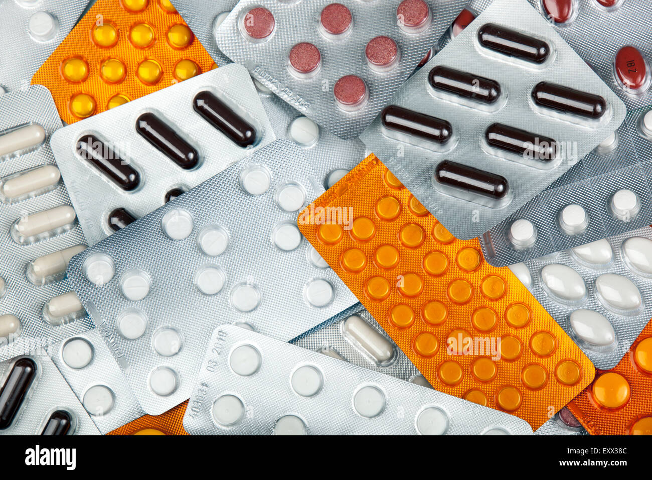 Montón de medicación, píldoras y cápsulas Foto de stock