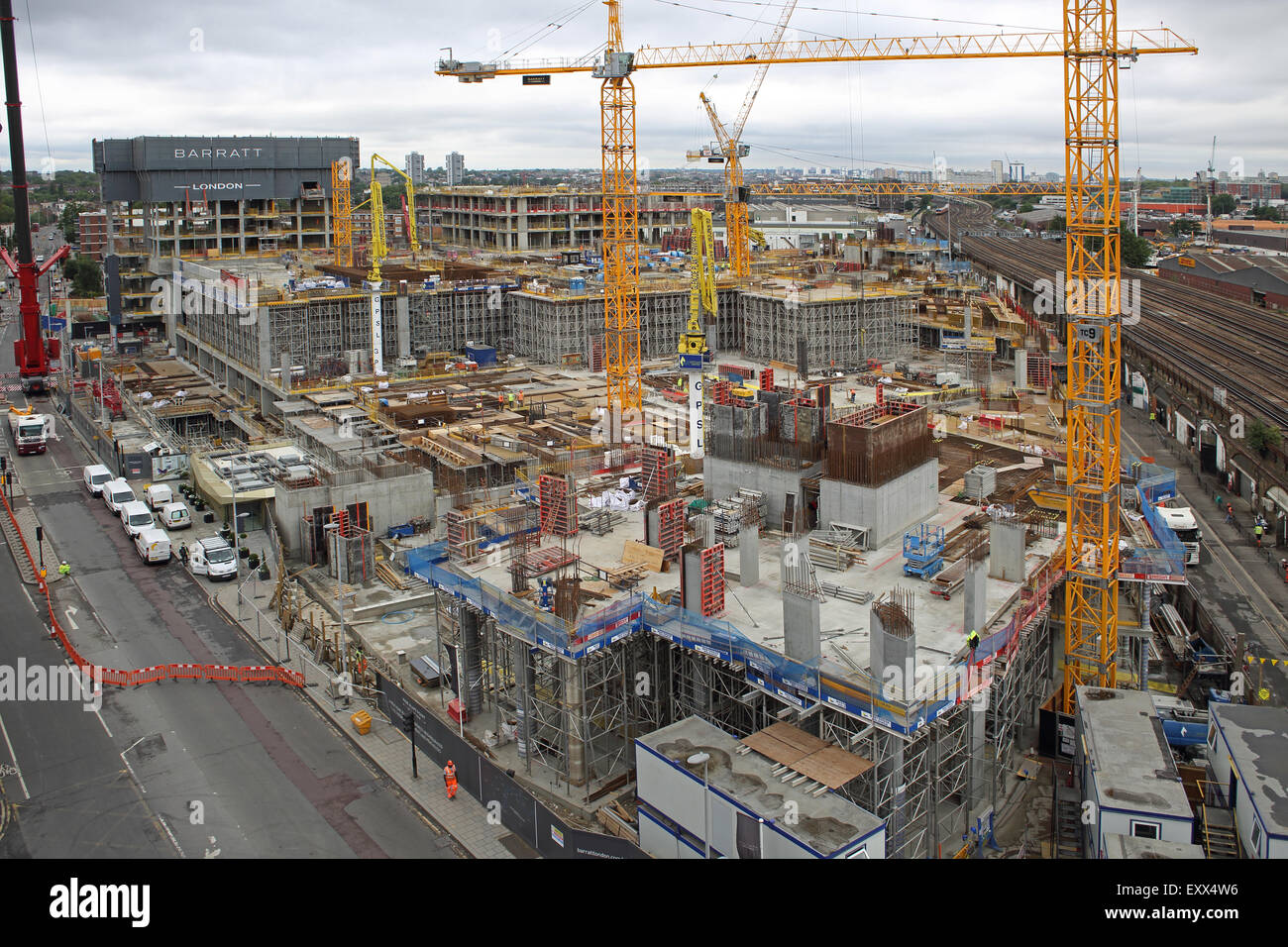 Nueve Elms Point, un nuevo e importante desarrollo comercial en construcción en la zona de Vauxhall de Londres. 650 nuevos pisos plus Sainsbury's store. Foto de stock