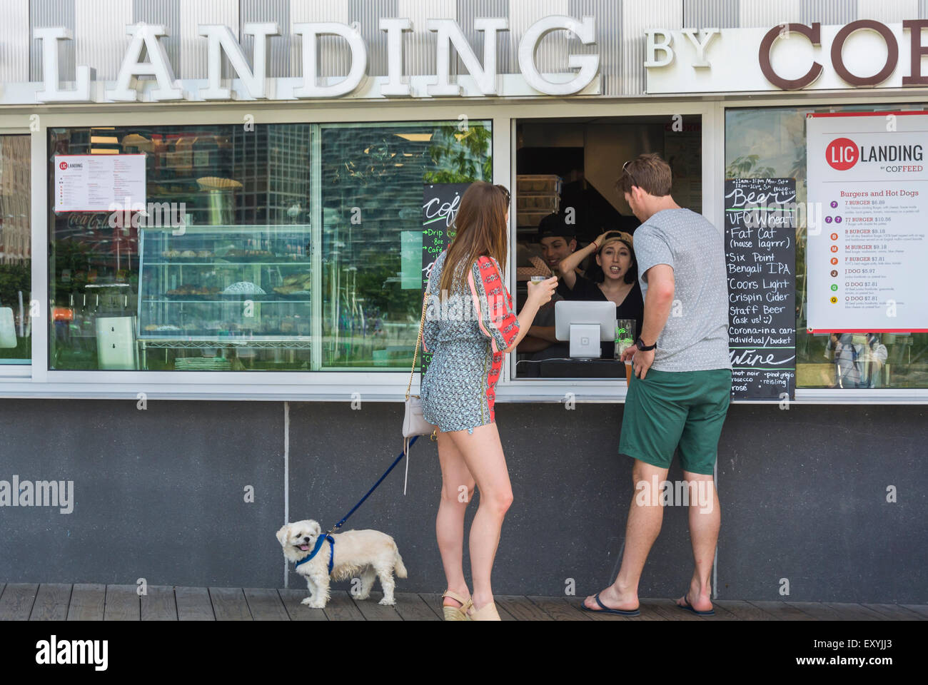 Parejas de turistas de estados unidos disfrutando de los cazadores fotografías e imágenes de alta resolución - Alamy Parejas de turistas de estados unidos disfrutando de los cazadores fotografías e imágenes de alta resolución - Alamy