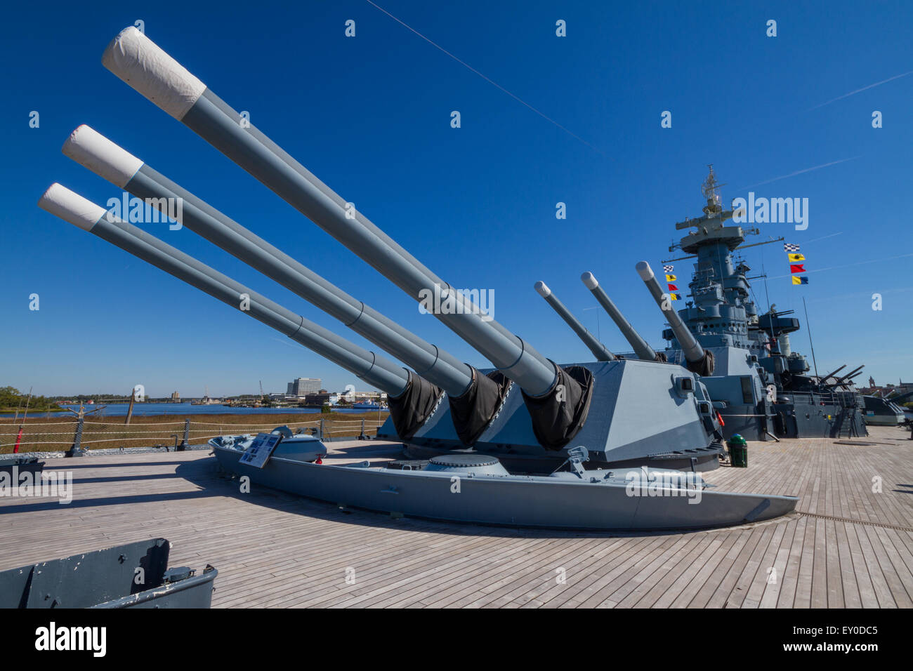 Cañones de 16 pulgadas, el acorazado USS North Carolina Foto de stock