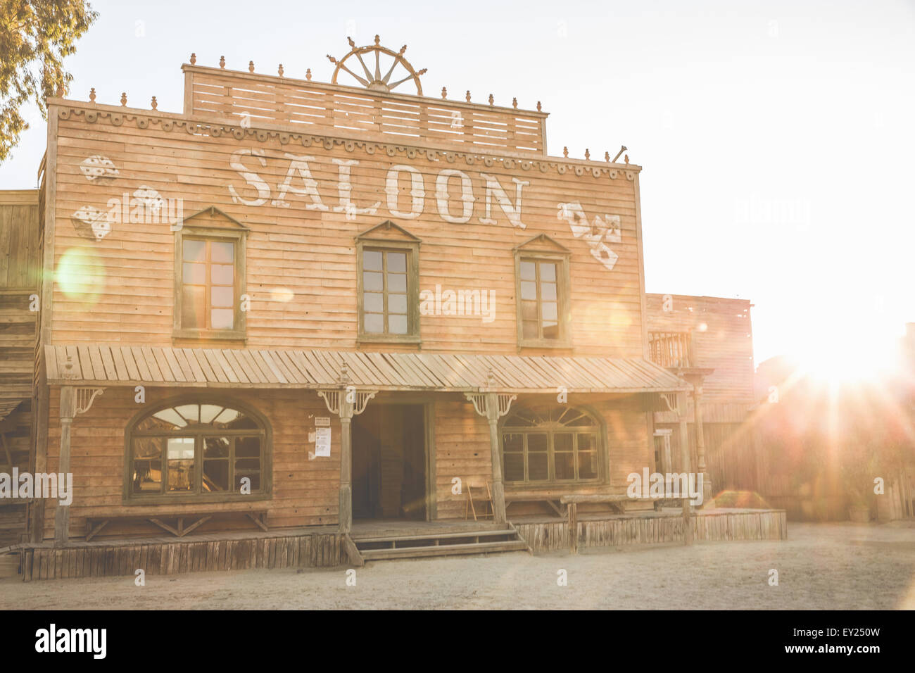 Madera Wild West Saloon en plató, Fort Bravo, Tabernas, Almería, España Foto de stock