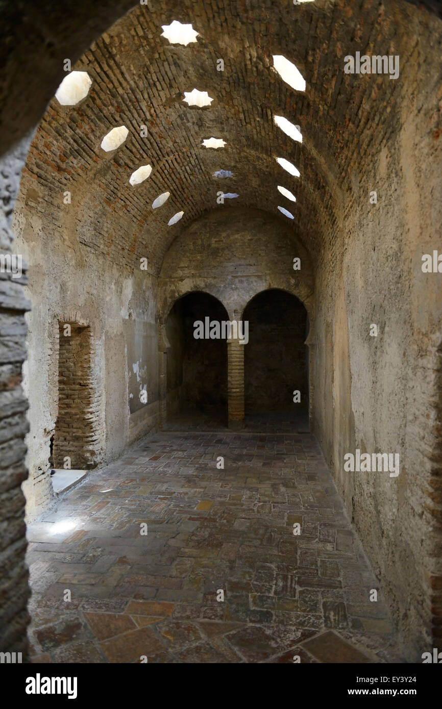 El Bañuelo baños árabes del siglo XI en la Carrera del Darro, Granada, Andalucía, España Foto de stock