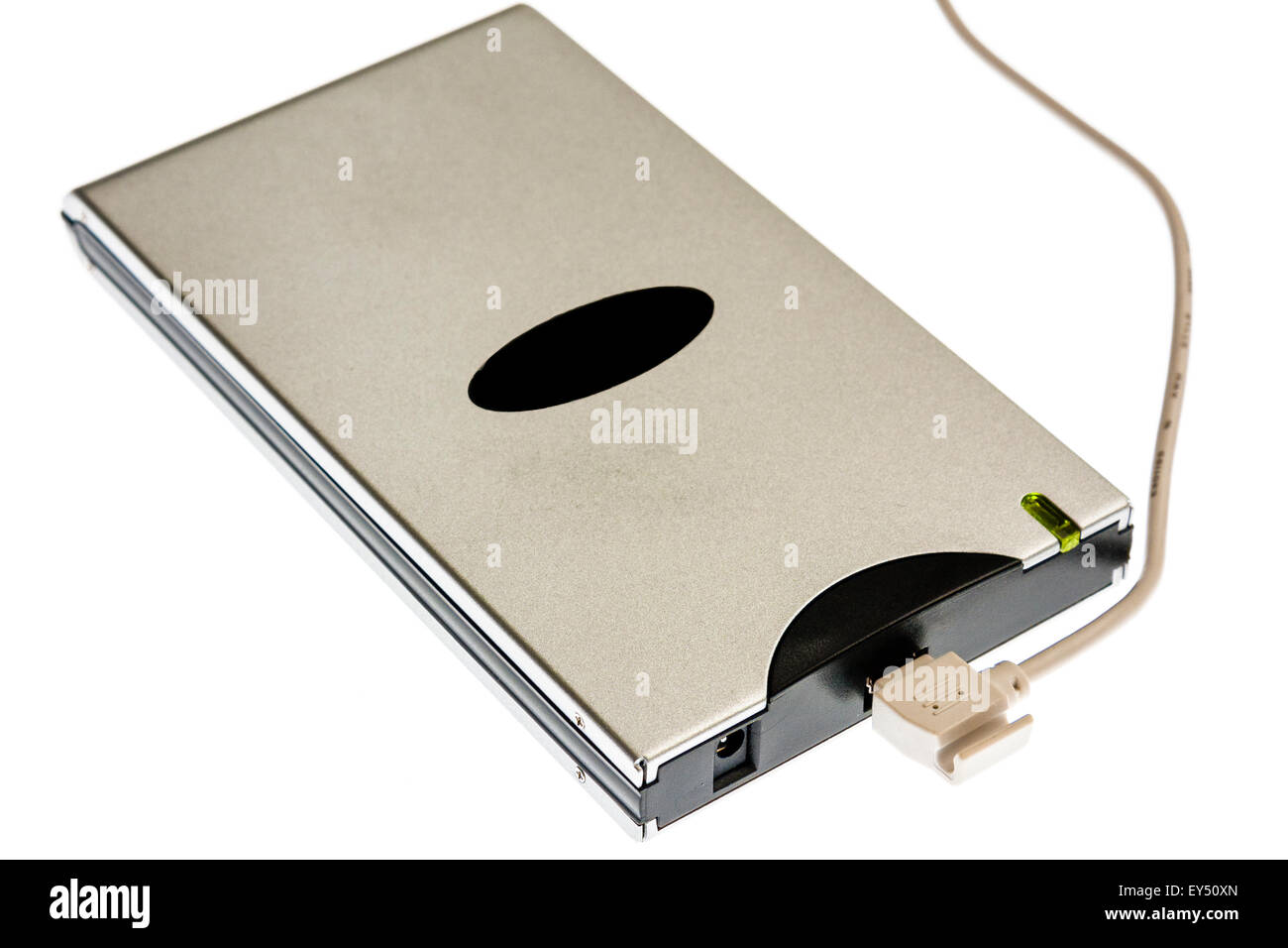 Genérico disco duro de almacenamiento externo portátil con el cable blanco  sobre fondo iluminado Fotografía de stock - Alamy