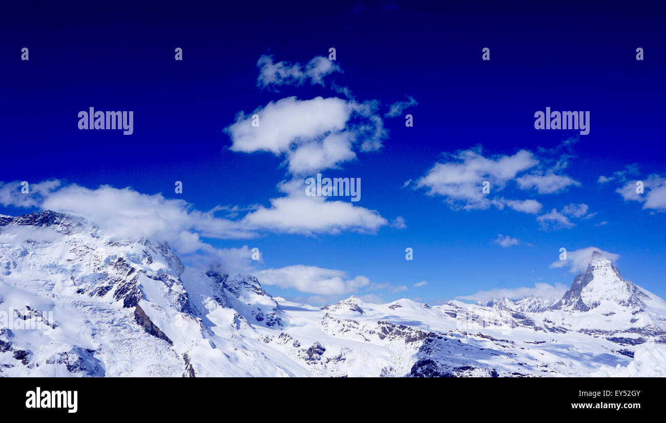 Vista del Matterhorn en un día claro y soleado, Zermatt, Suiza Foto de stock