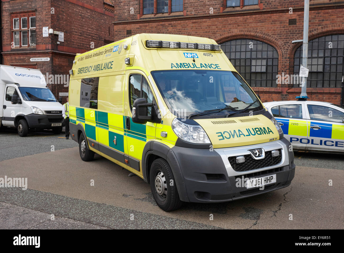 El servicio de ambulancias de West Midlands Birmingham (Reino Unido de ambulancia de emergencia Foto de stock