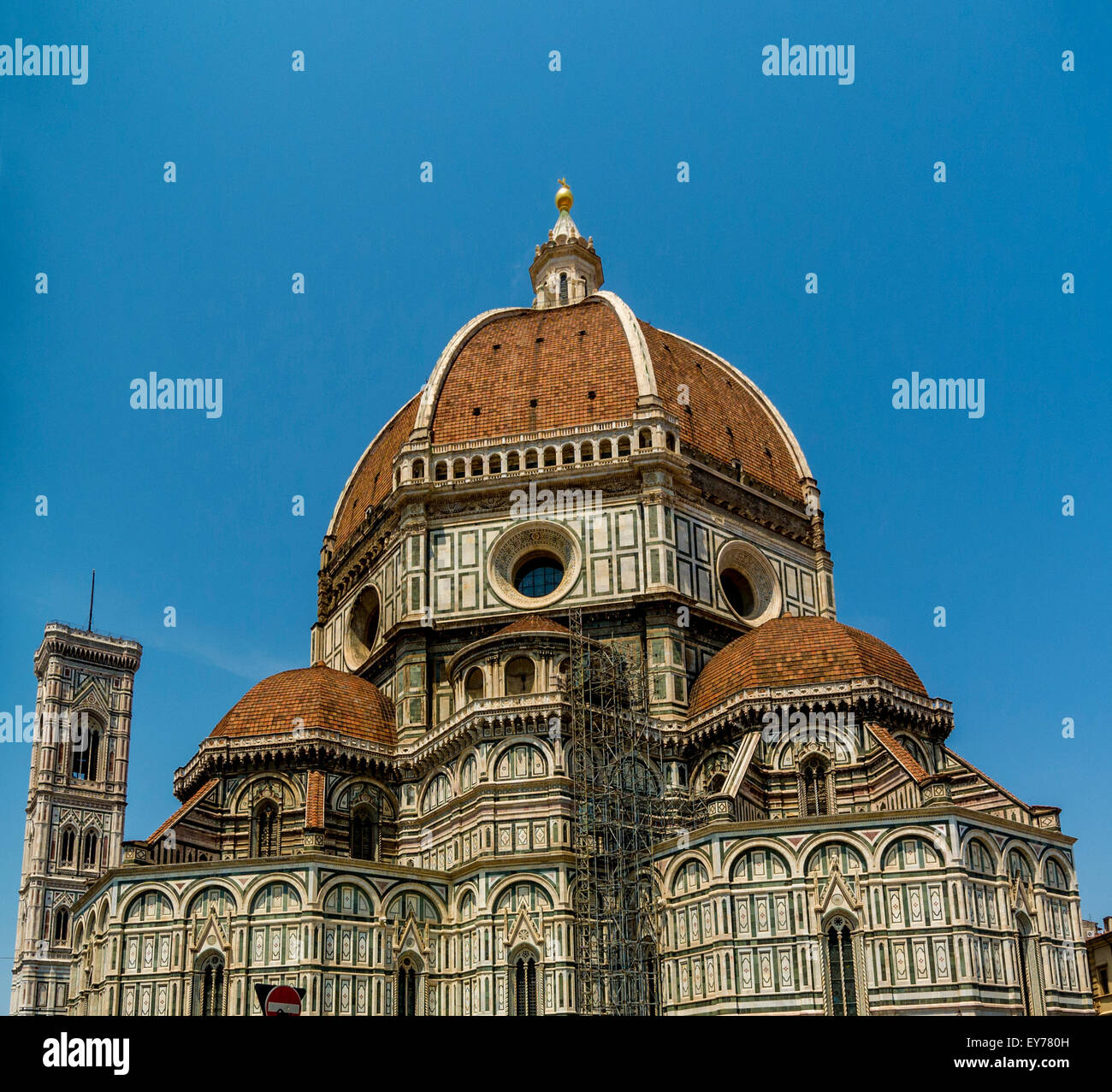 Catedral de Florencia o Duomo con cúpula diseñada por Filippo Brunelleschi. Florencia, Italia Catedral de Florencia o Duomo con cúpula diseñada por Filippo Brunelleschi. Florencia, Italia