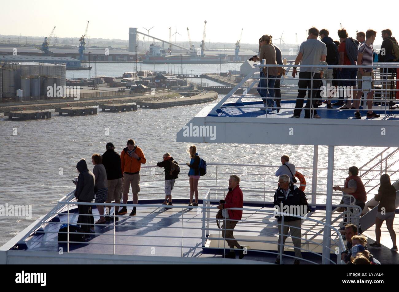 Llegando en Hull desde Rotterdam en P&O's ferry, orgullo de Hull después del cruce de la noche a la mañana. Foto de stock