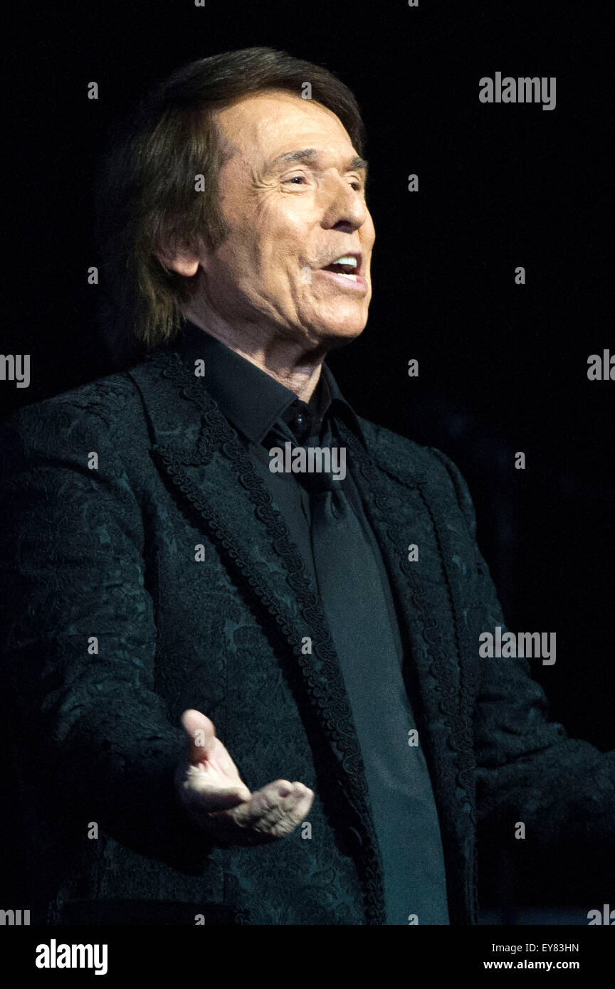 El 22 de julio de 2015. - El cantante español Raphael realizadas en el Teatro Real de Madrid, España./Picture Alliance Foto de stock