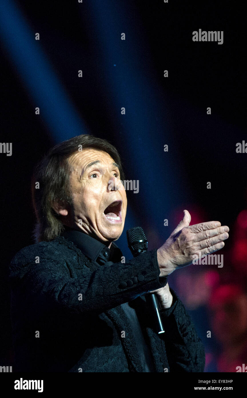 El 22 de julio de 2015. - El cantante español Raphael realizadas en el Teatro Real de Madrid, España./Picture Alliance Foto de stock