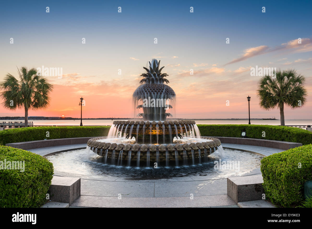 Charleston, Carolina del Sur, EE.UU. en el Waterfront Park, fuente de piña. Foto de stock