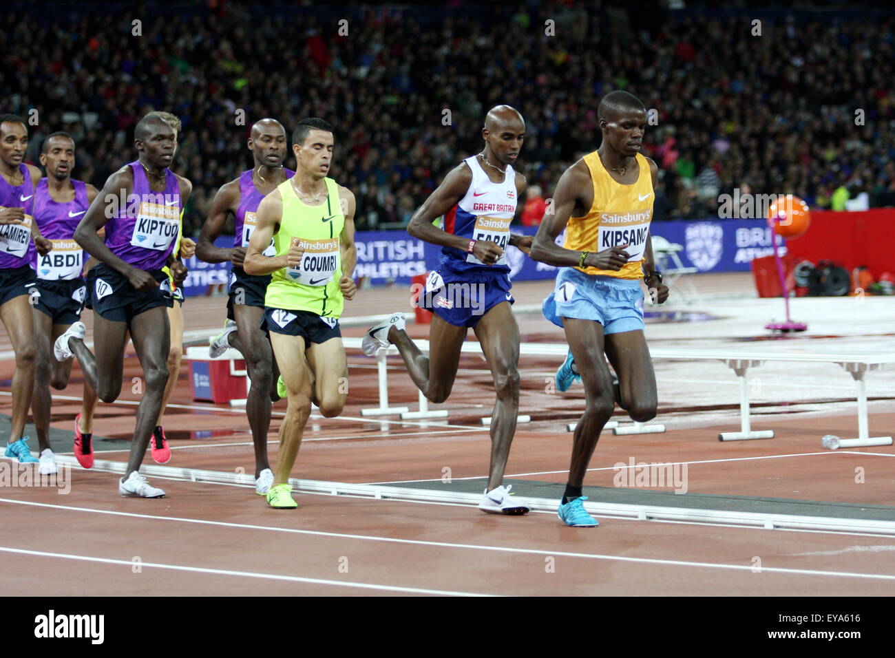 Londres, Reino Unido. 24 de julio de 2015. Mo Farah en su camino para ganar la mens 3000m durante el Sainsbury's aniversario juegos evento liga de Diamante en el Queen Elizabeth Olympic Park el 24 de julio de 2015 en Londres, Reino Unido: conceder crédito Burton/Alamy Live News Foto de stock