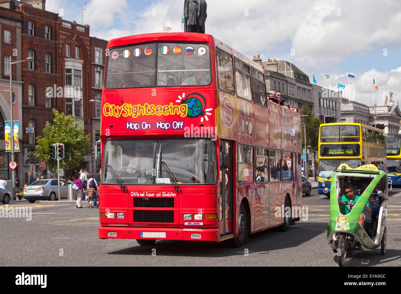 Dublín, Irlanda; Double Decker buses en O'Connell Street Foto de stock