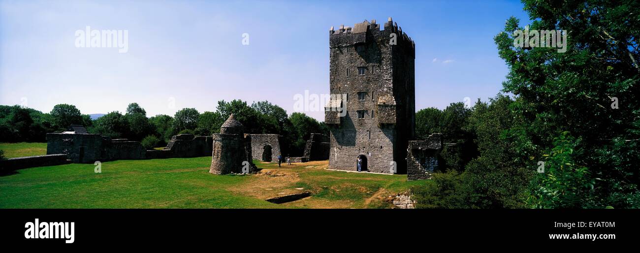 Aughnanure Castle, Oughterard, Co Galway, Irlanda; castillo del siglo 16 Foto de stock
