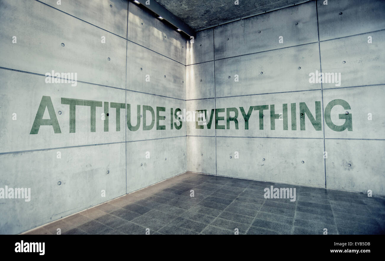 La actitud es todo, motivador Graffiti mensaje en el muro de hormigón Foto de stock