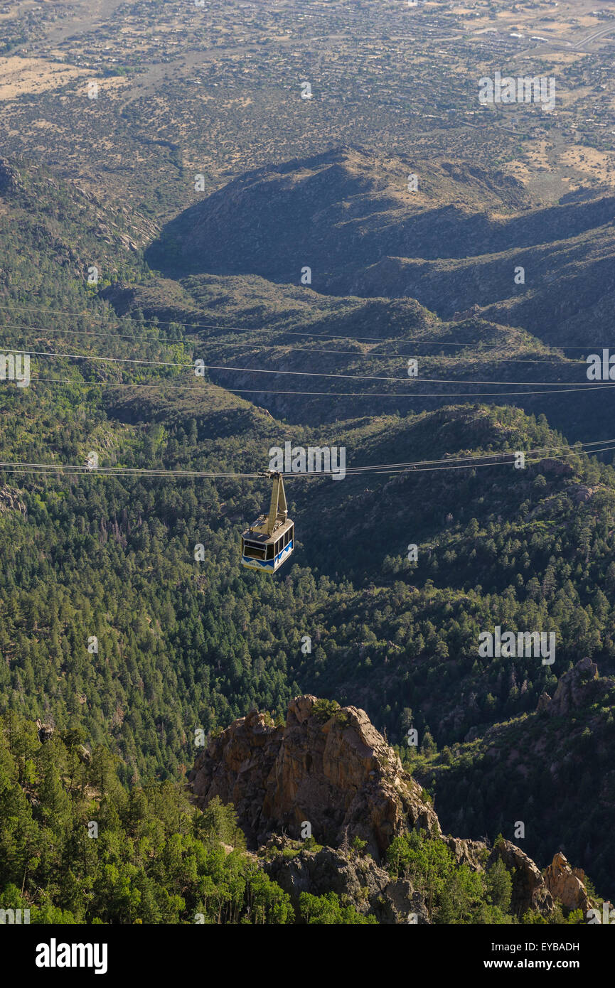 Antena de Sandia Peak Tram con vistas del valle del Río Grande. Albuquerque. Nuevo México. Ee.Uu. Foto de stock