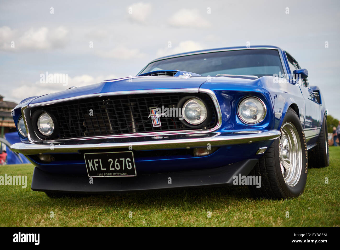 1969 Ford Mustang azul de cuarto delantero Fotografía de stock - Alamy
