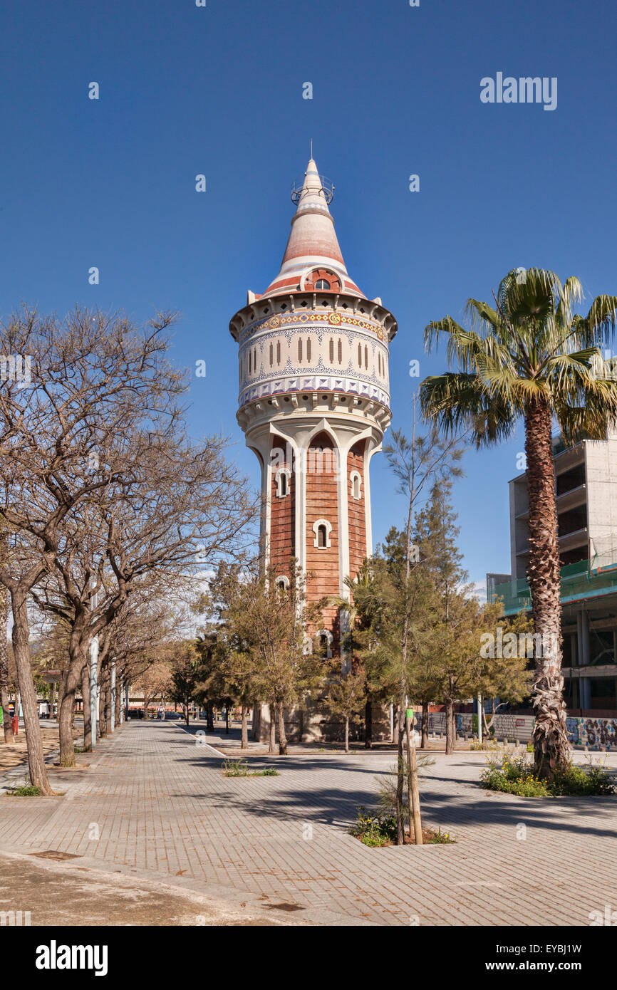 Antigua torre de agua en Barceloneta, Barcelona, España Foto de stock