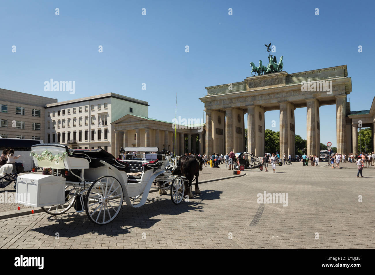 La puerta de Brandenburgo (Brandenburger Tor ) y de caballos Foto de stock
