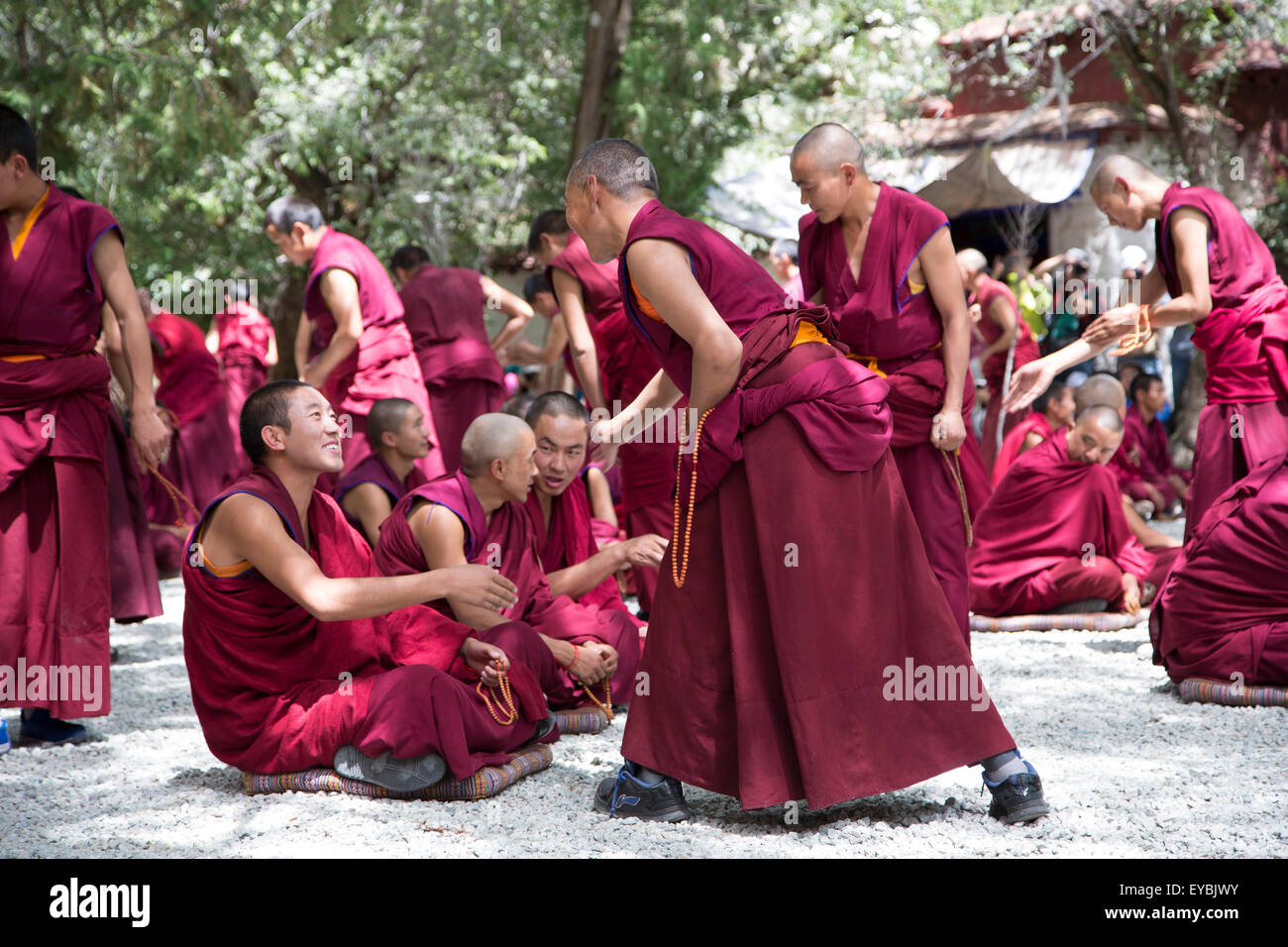 Debate de los monjes en Lhasa, Tibet Foto de stock