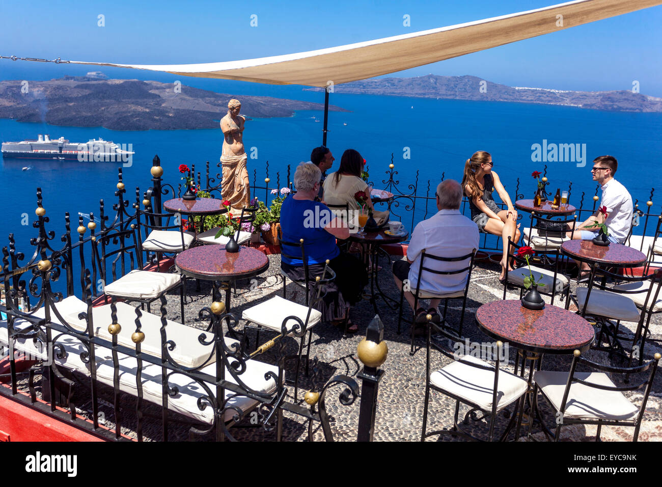 Palia Kameni bar personas en Santorini restaurante y coctelería en la