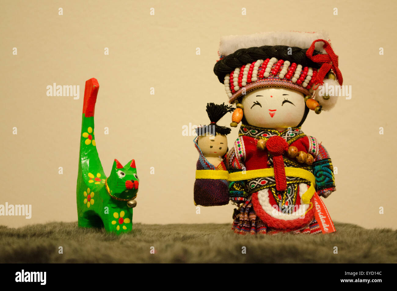 Muñeca china fotografías e imágenes de alta resolución - Alamy