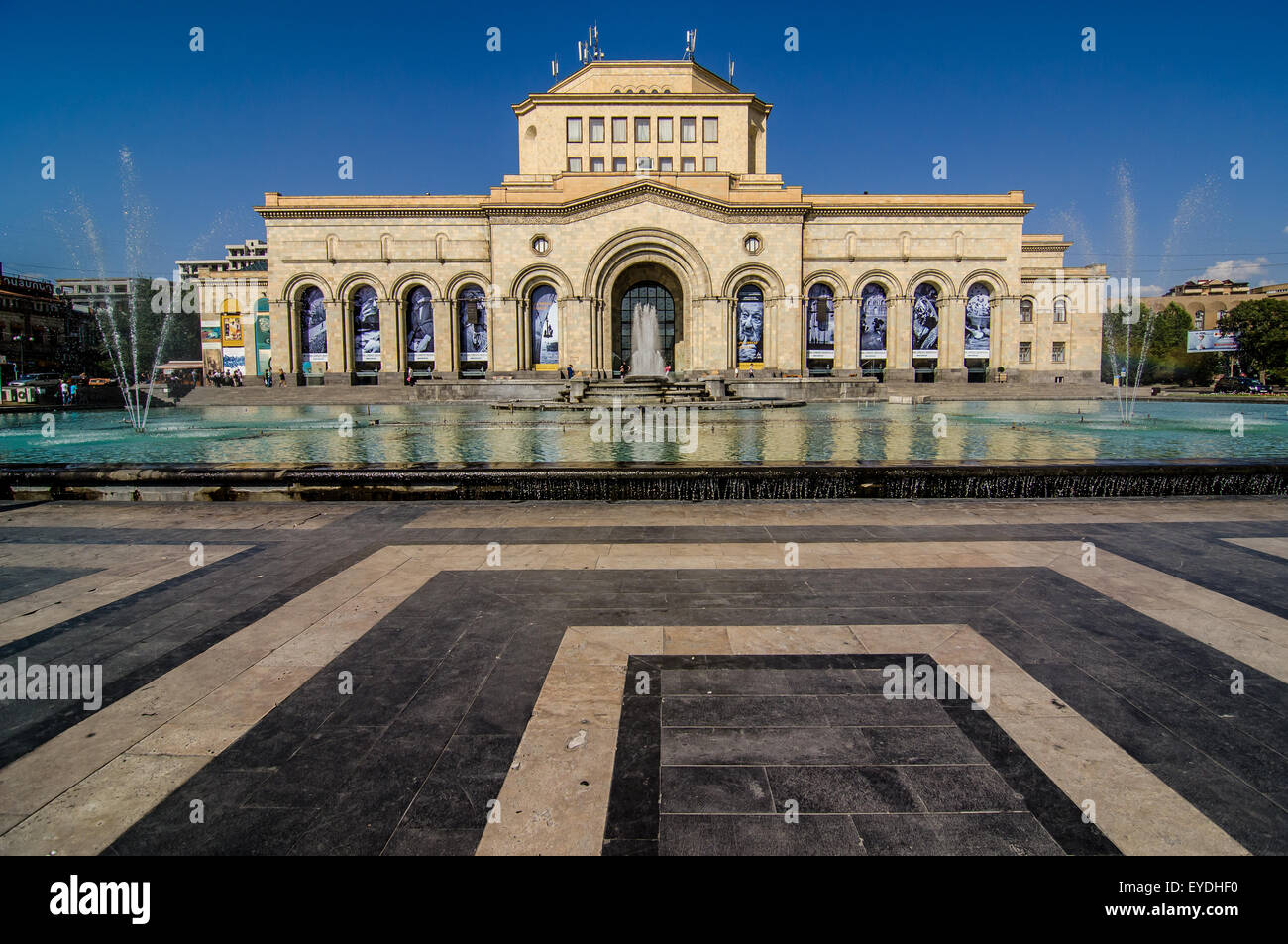 Ereván, la Galería Nacional y el Museo de Historia Foto de stock