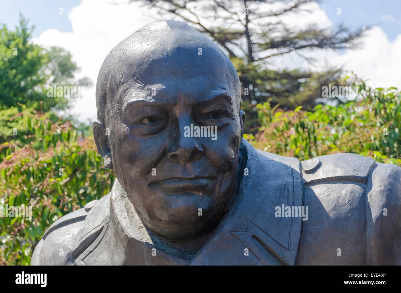 Yalta, Rusia - 3 de julio: Inauguración del Monumento en honor al 70º aniversario de la Conferencia de Yalta, los líderes de los "Tres Grandes", celebrado en el Palacio de Livadia desde 4 - 11 de febrero de 1945. 2015 Foto de stock