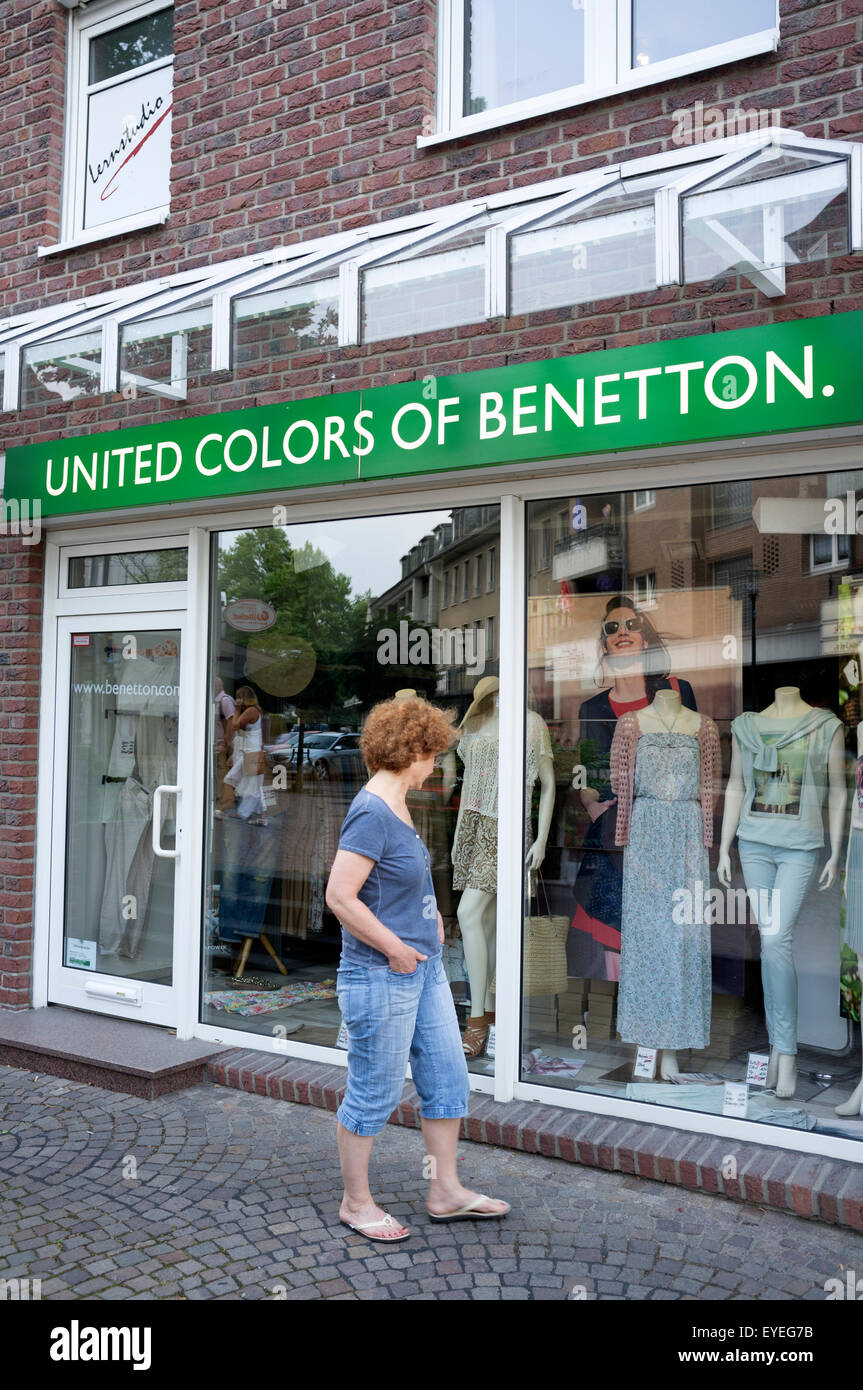 Colores unidos de Benetton tienda de ropa Fotografía de stock - Alamy