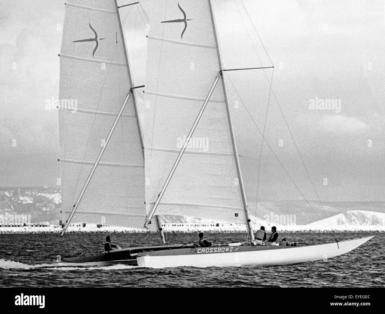 AJAXNETPHOTO. - 29 Oct, 1976. PORTLAND, Inglaterra. - Velocidad de Weymouth semana - Catamarán CROSSBOW II EN VELOCIDAD EN PORTLAND Harbour. Foto:Jonathan EASTLAND/AJAX REF:3 WEY 76 Foto de stock