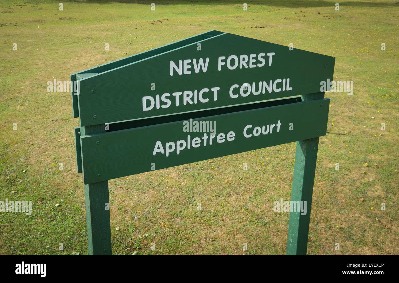 Nuevo bosque consejo de distrito para firmar Appletree corte Foto de stock