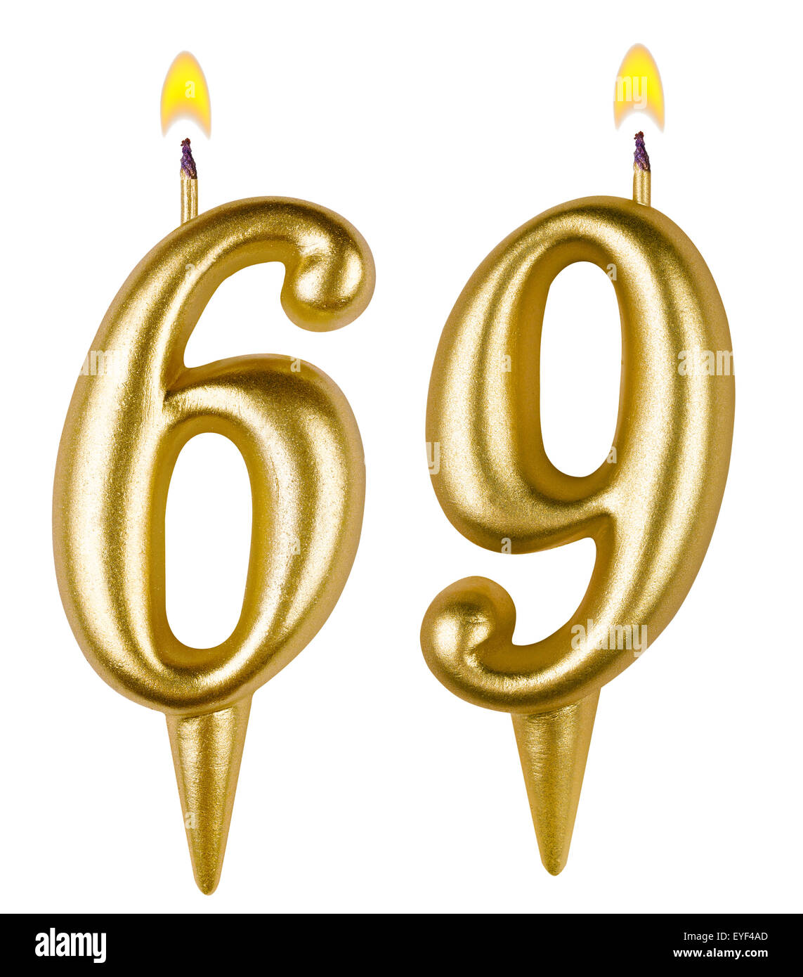 Velas de cumpleaños número sesenta y nueve aislado sobre fondo blanco. Foto de stock