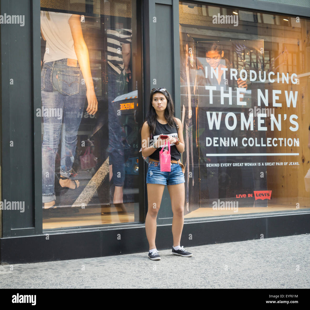 La Levi's store en Herald Square en Nueva York el viernes, 24 de julio de  2015. El aumento de desgaste athleisure ha perjudicado a la industria denim  como mujeres eviten skinny jeans