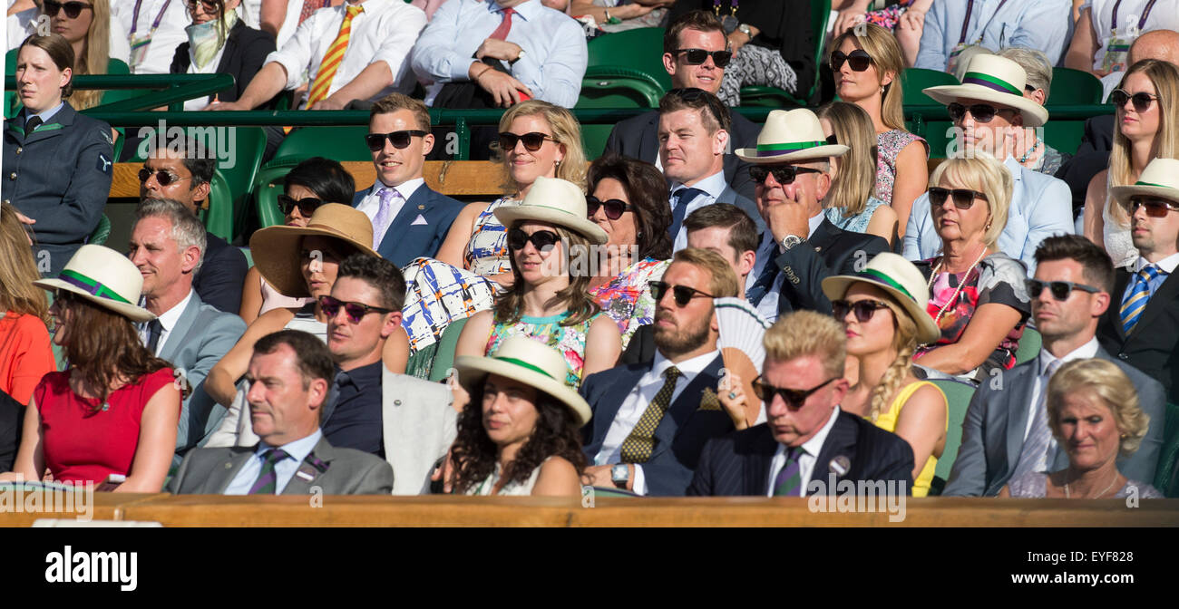 04.07.2015. Los Campeonatos de Tenis de Wimbledon 2015 celebrado en el All England Lawn Tennis y Croquet Club, Londres, Inglaterra, Reino Unido. Tres veces Campeón Mundial de Squash Nick Matthew OBE y su esposa Esme disfrute de un día como Palco de invitados de la AELTC (All England L Foto de stock