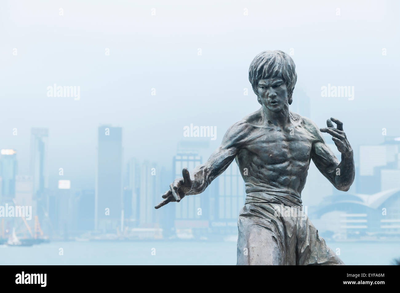 Stars avenue en Kowloon, la estatua de Bruce Lee como principal atractivo; Hong Kong, China Foto de stock